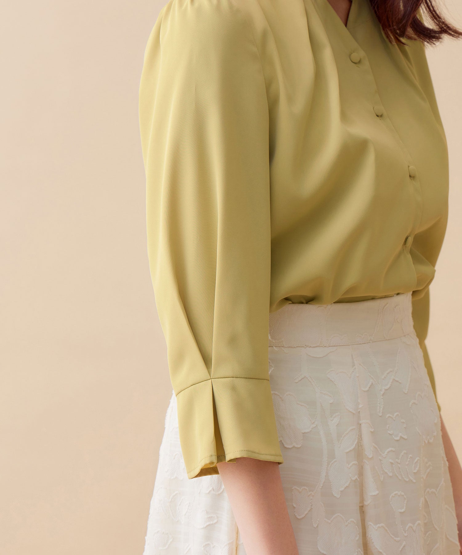 キャンディースリーブくるみボタンブラウス オフホワイト