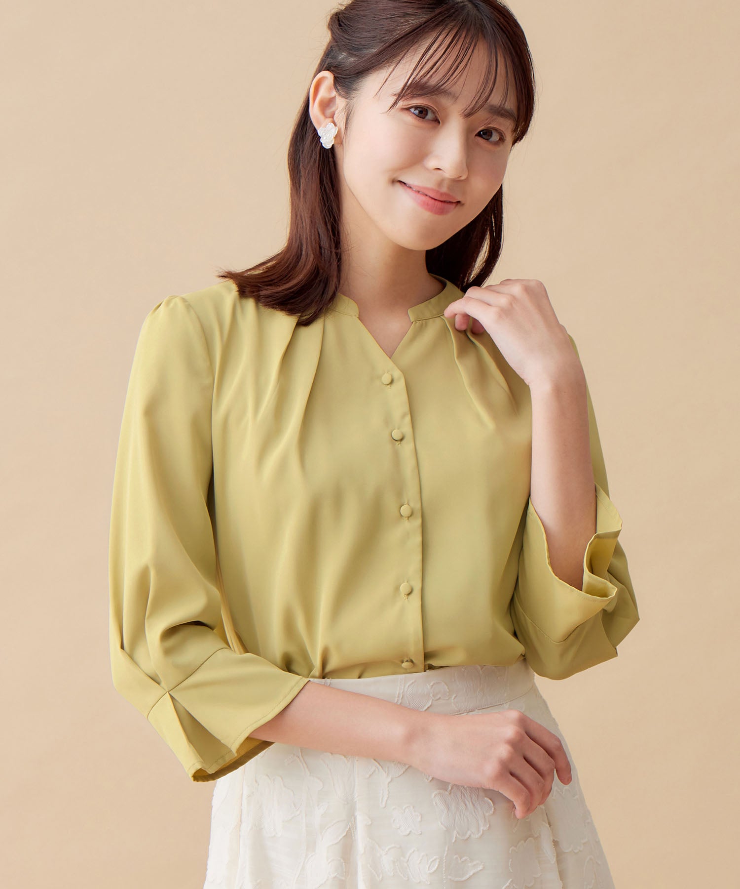 キャンディースリーブくるみボタンブラウス スモーキーイエロー