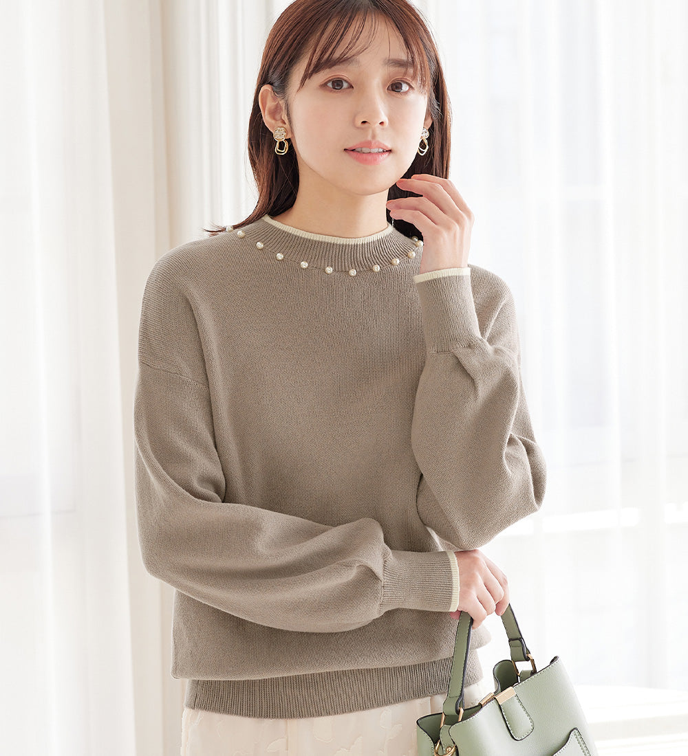 Milan rib knit with pearl-like color at collar