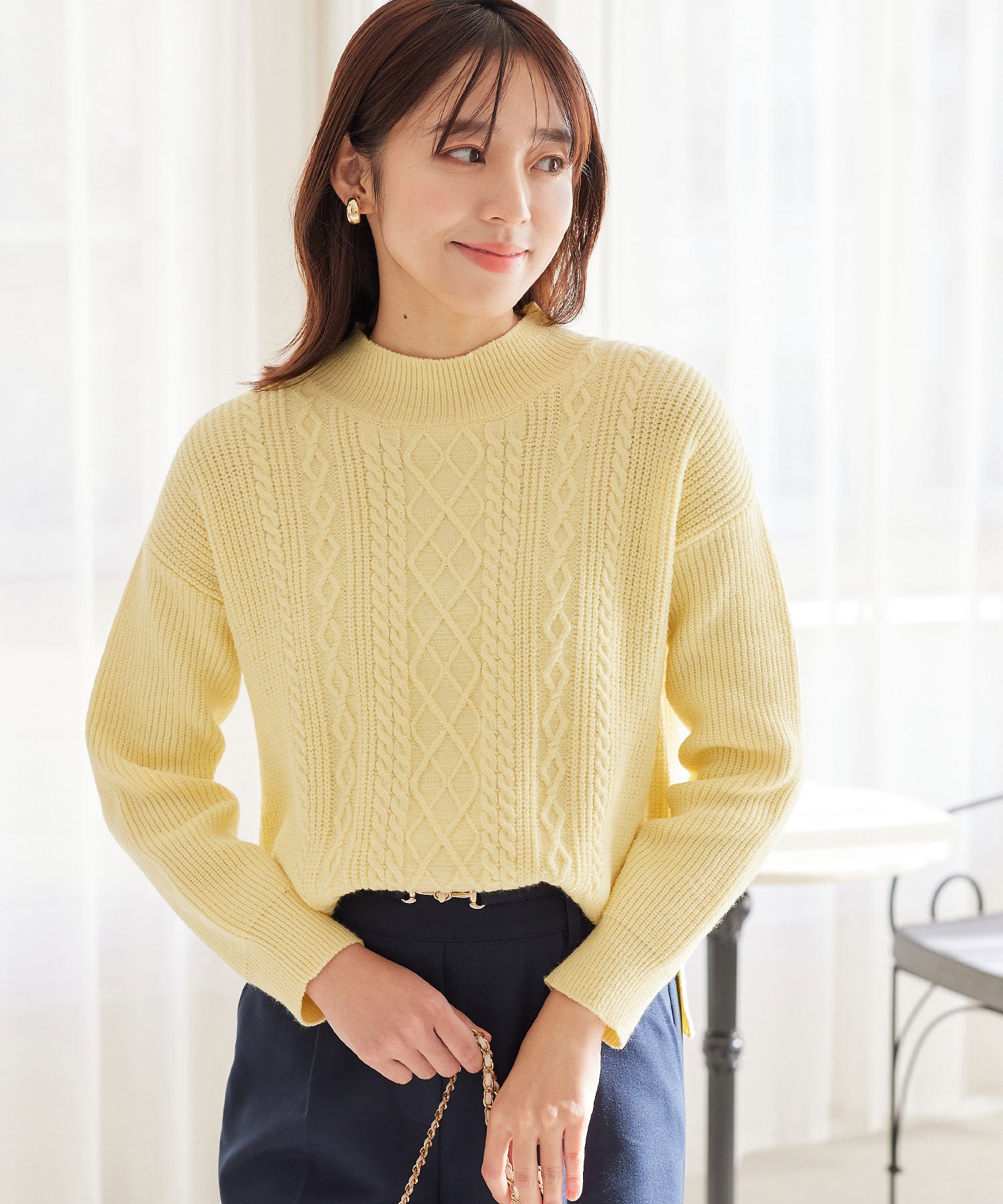 【毛玉になりにくい・静電気防止】ケーブル柄モックネックニット クリームイエロー