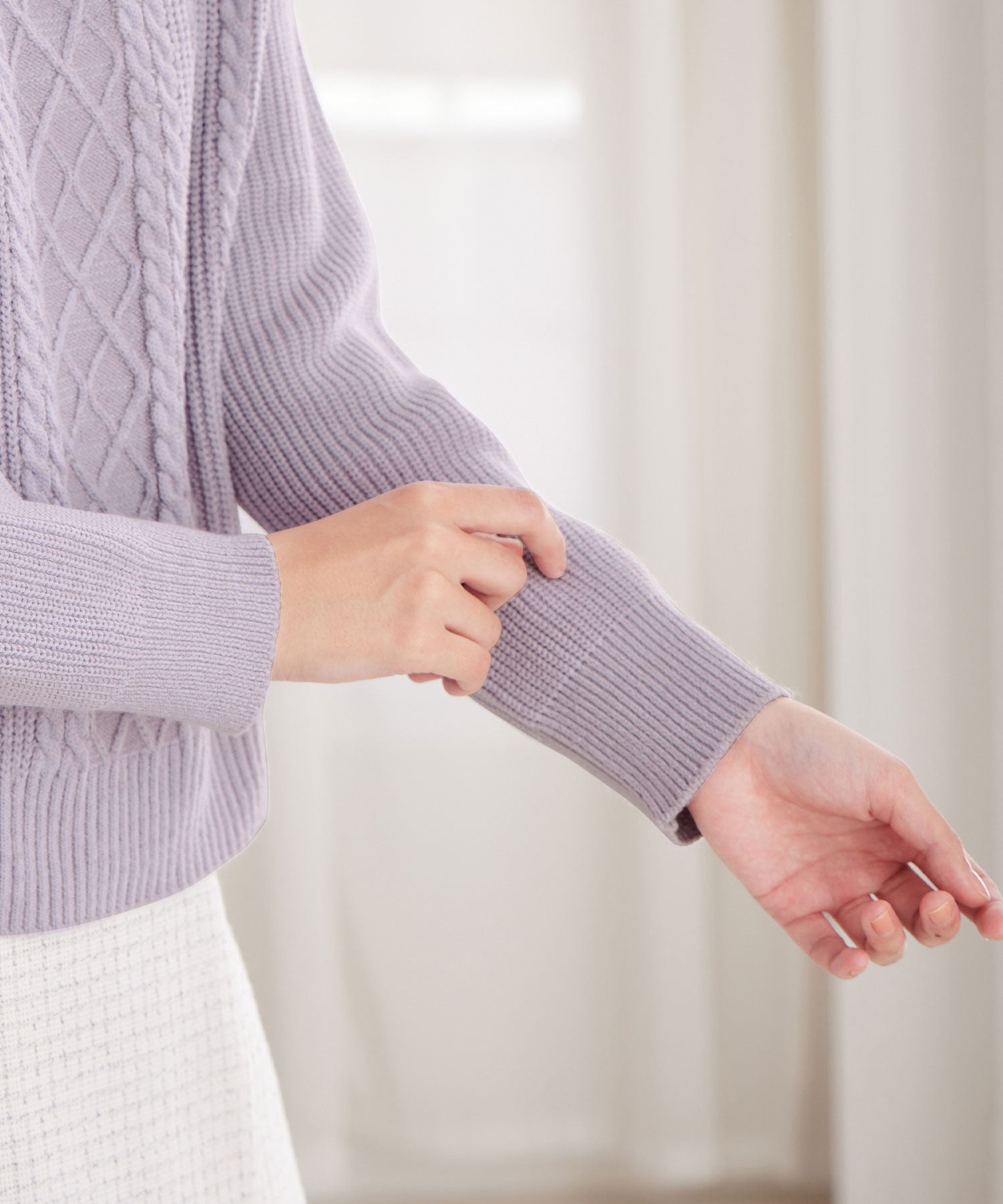 【毛玉になりにくい・静電気防止】ケーブル柄モックネックニット クリームイエロー