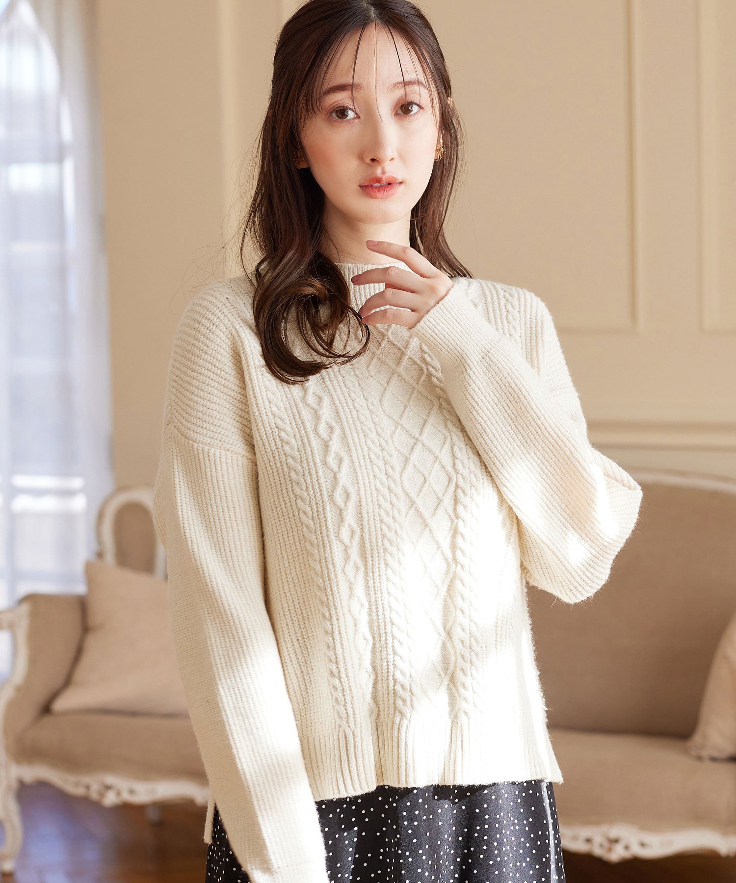 【毛玉になりにくい・静電気防止】ケーブル柄モックネックニット オフホワイト