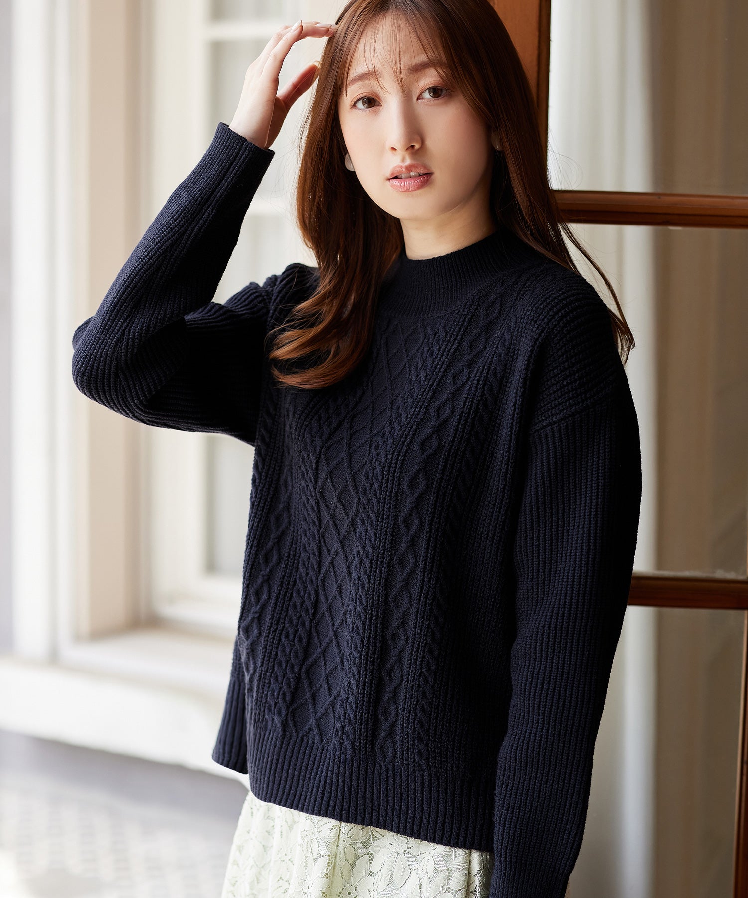 【毛玉になりにくい・静電気防止】ケーブル柄モックネックニット ネイビー