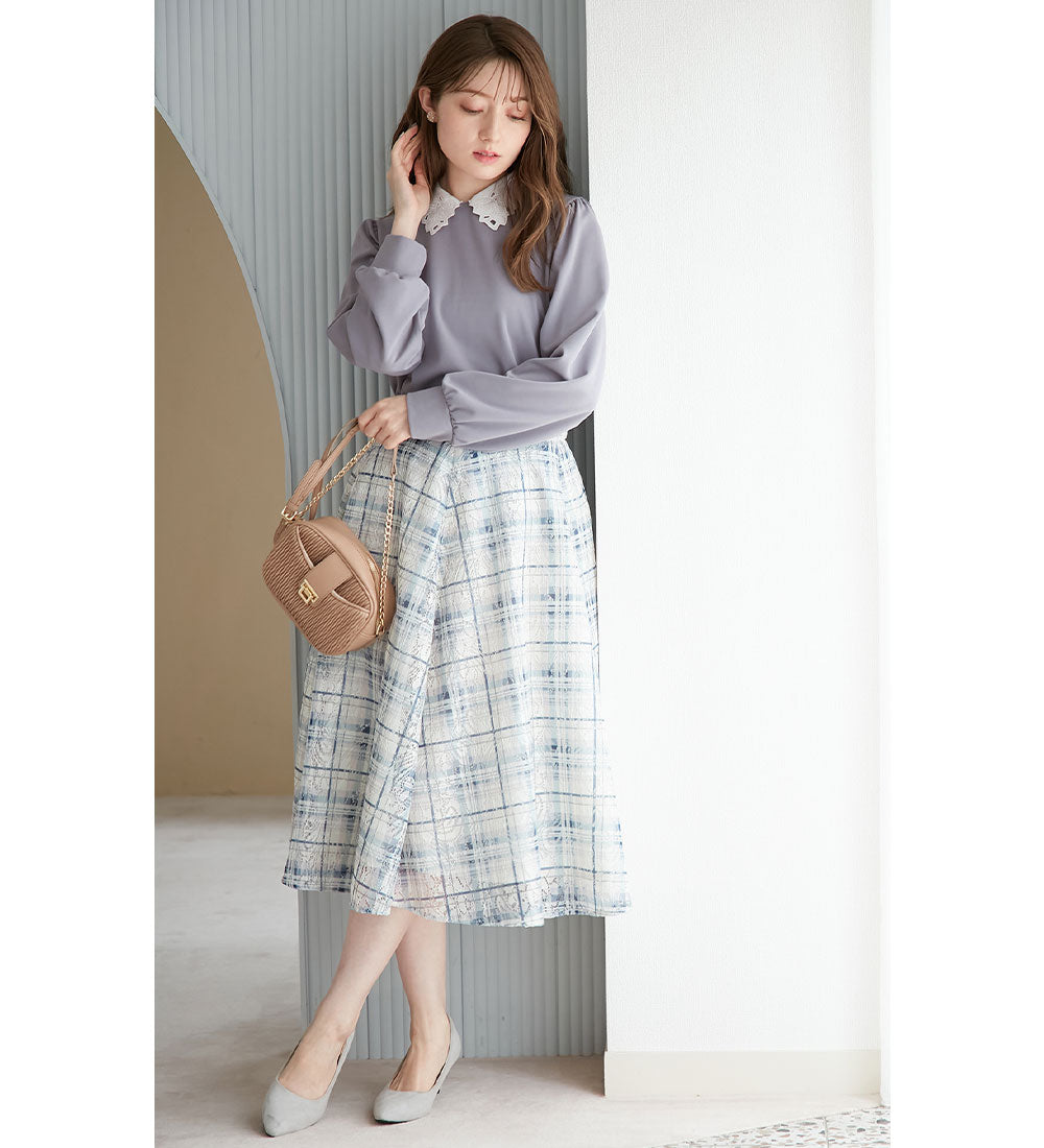 【美人百花掲載】【刈川くるみアナウンサー着用】刺しゅう衿付きトップス スモーキーブルー