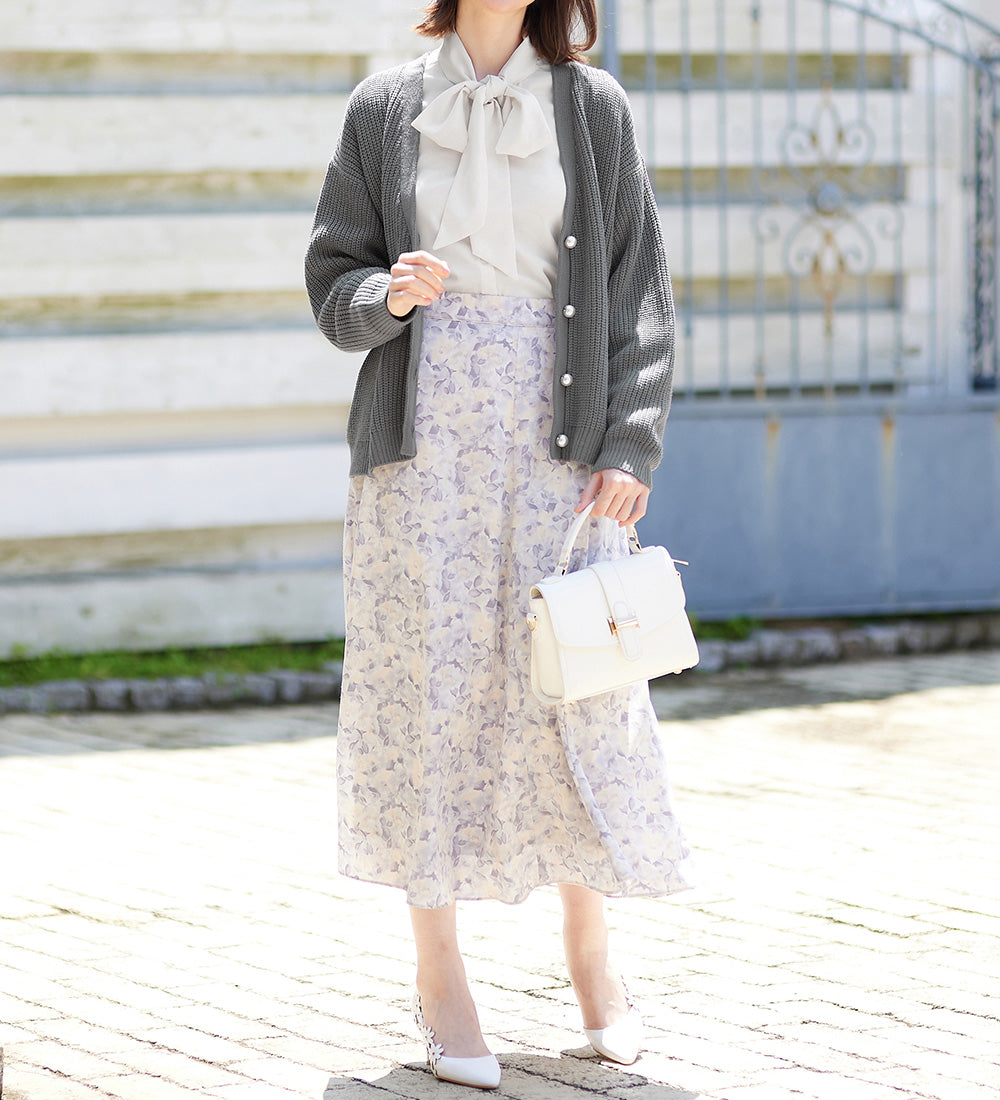 【毛玉になりにくい・静電気防止】パール調ボタン付ニットカーディガン ブルーグレー