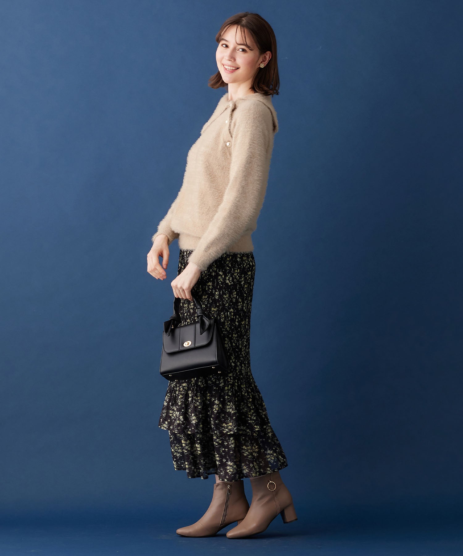 アロッタ Alotta 衿付パール調デザインシャギーニット