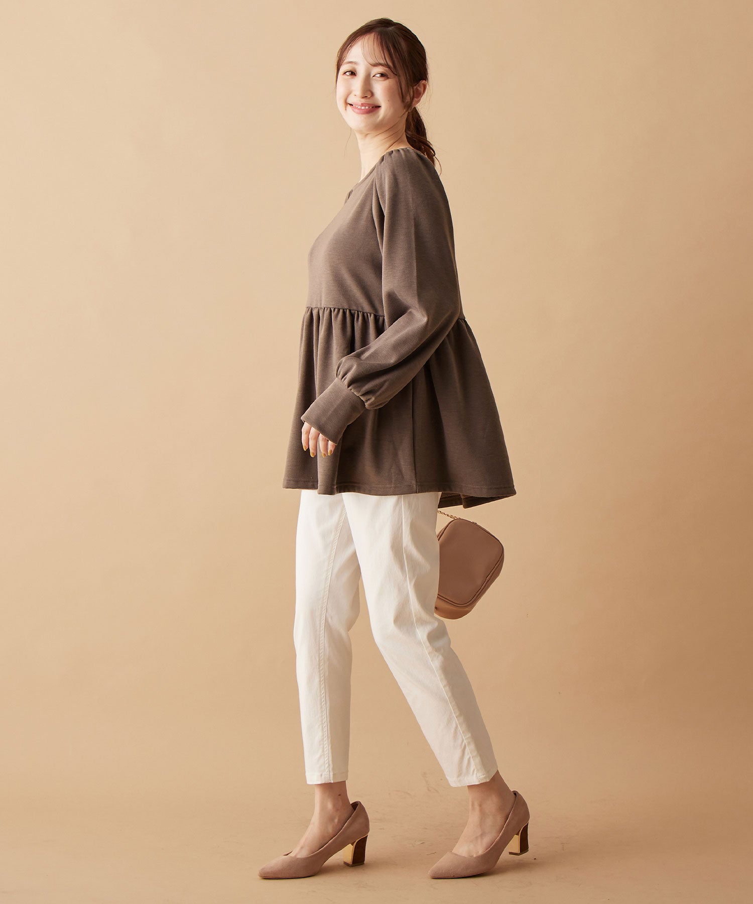 アロッタ Alotta 【蓄熱保温】裏ファーパフ袖ペプラムプルオーバー