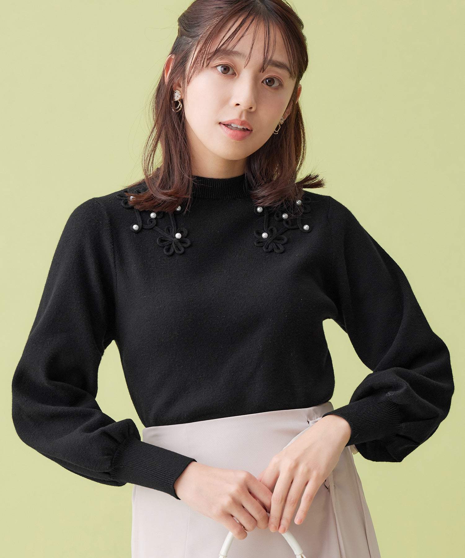 フラワーモチーフパフ袖ニット ブラック