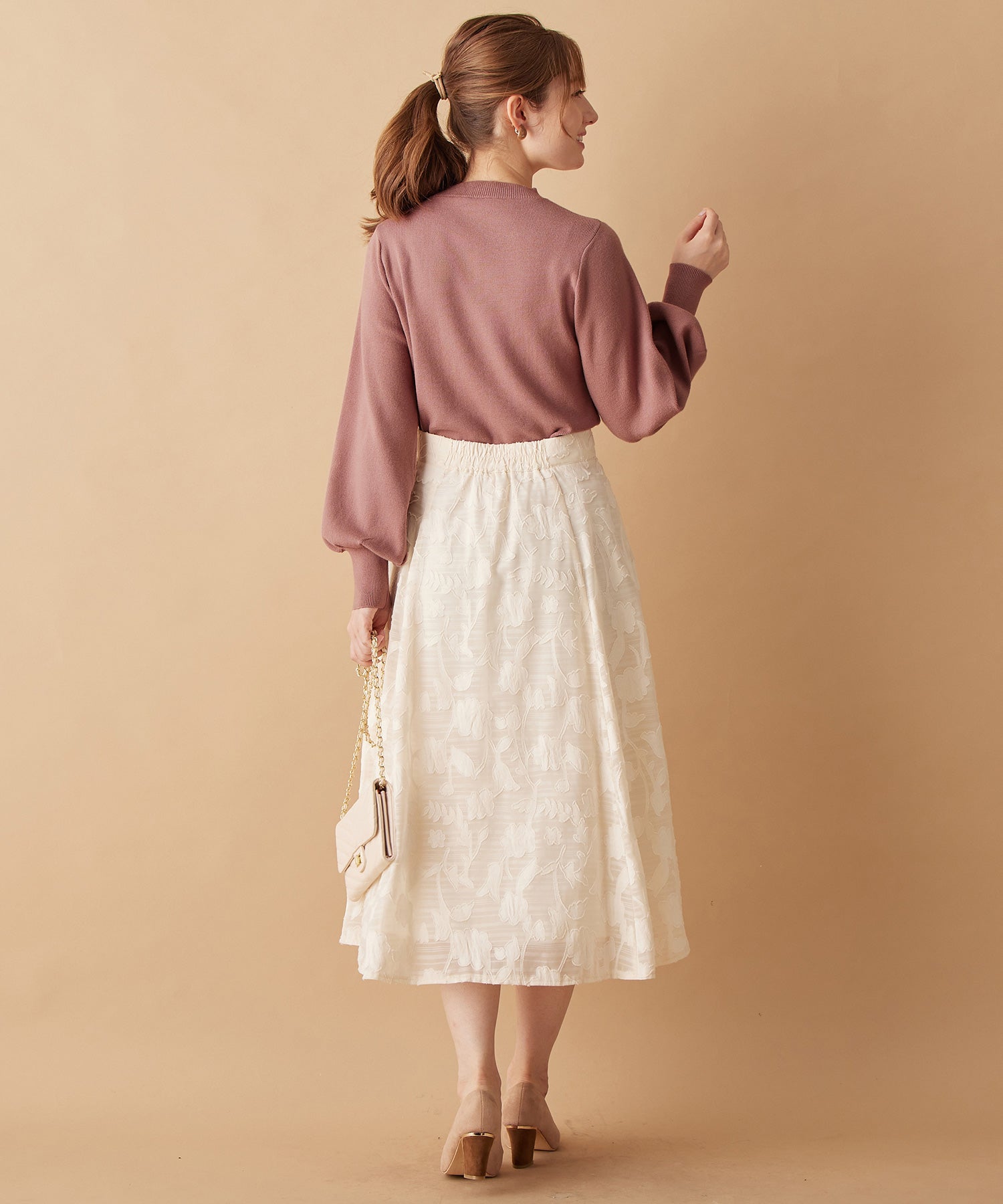 フラワーモチーフパフ袖ニット ブラック