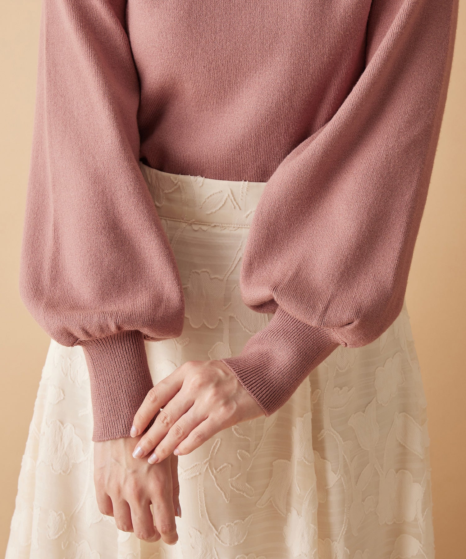 フラワーモチーフパフ袖ニット ブラック