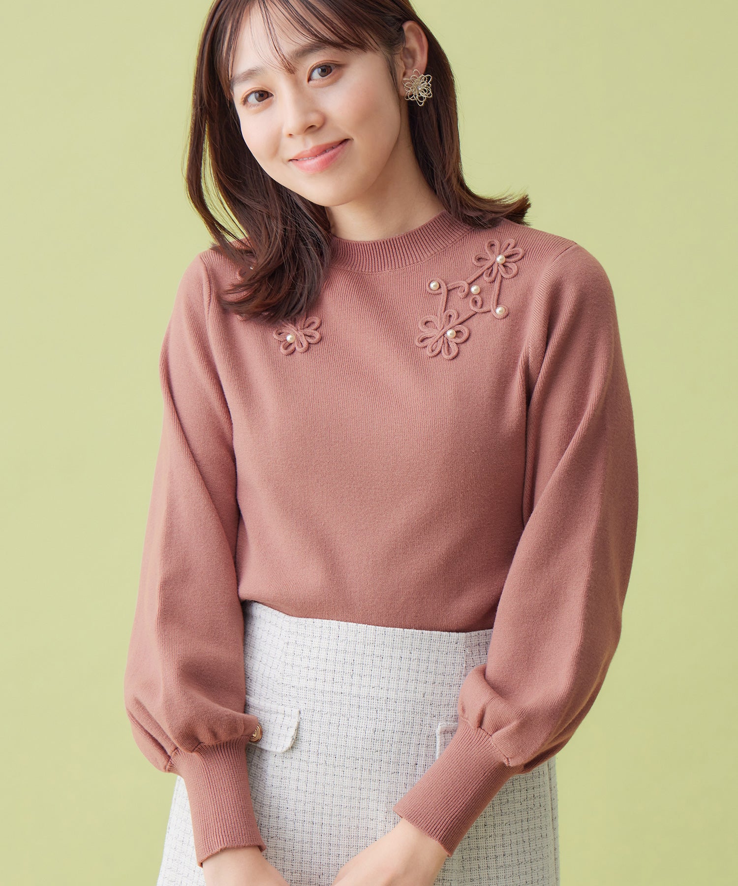 フラワーモチーフパフ袖ニット スモーキーピンク