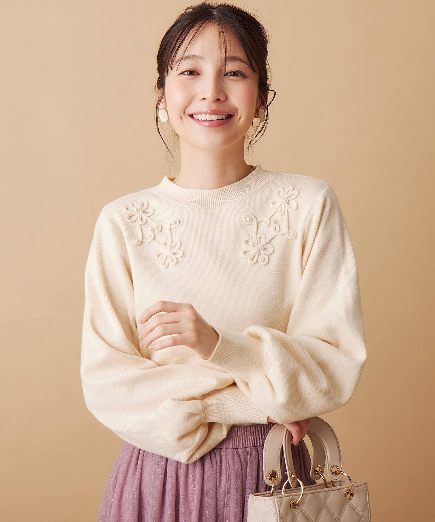 フラワーモチーフパフ袖ニット アイボリー