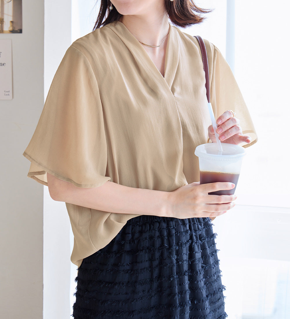 【接触冷感】インナー付スキッパーブラウス グレージュ