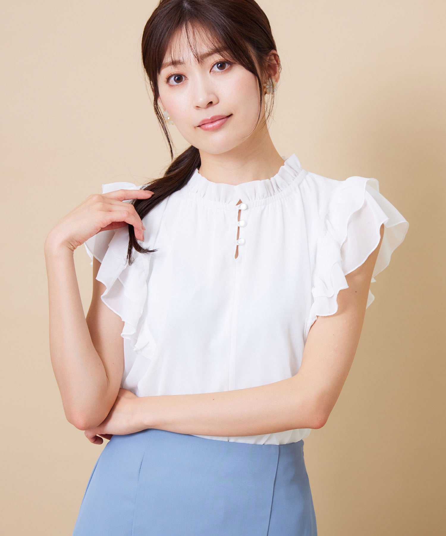 【接触冷感】インナー付フリル使いブラウス,オフホワイト