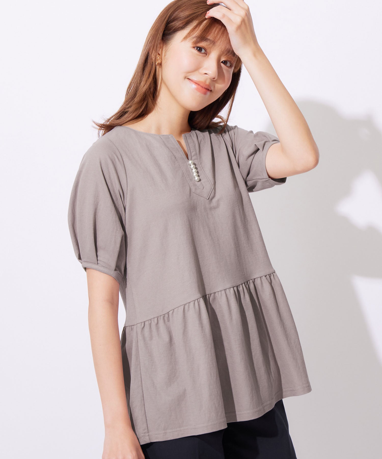 アロッタ Alotta パール調キーネックペプラムチュニック,ラベンダーグレー