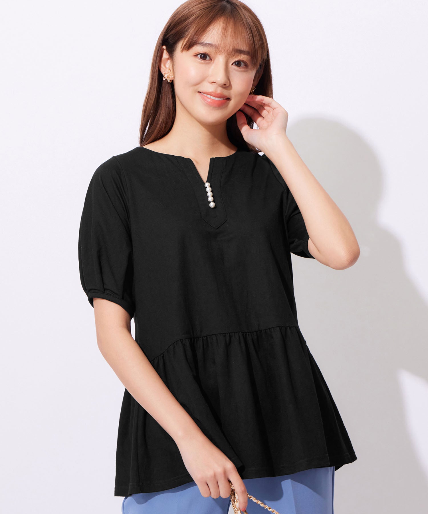 アロッタ Alotta パール調キーネックペプラムチュニック,ブラック