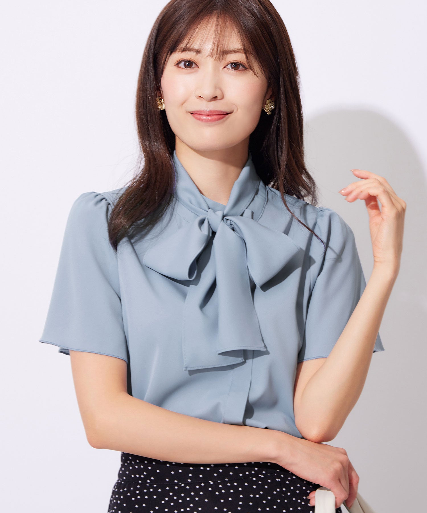 Alotta Alotta [聯繫人] 2way珍珠般的弓領帶上衣