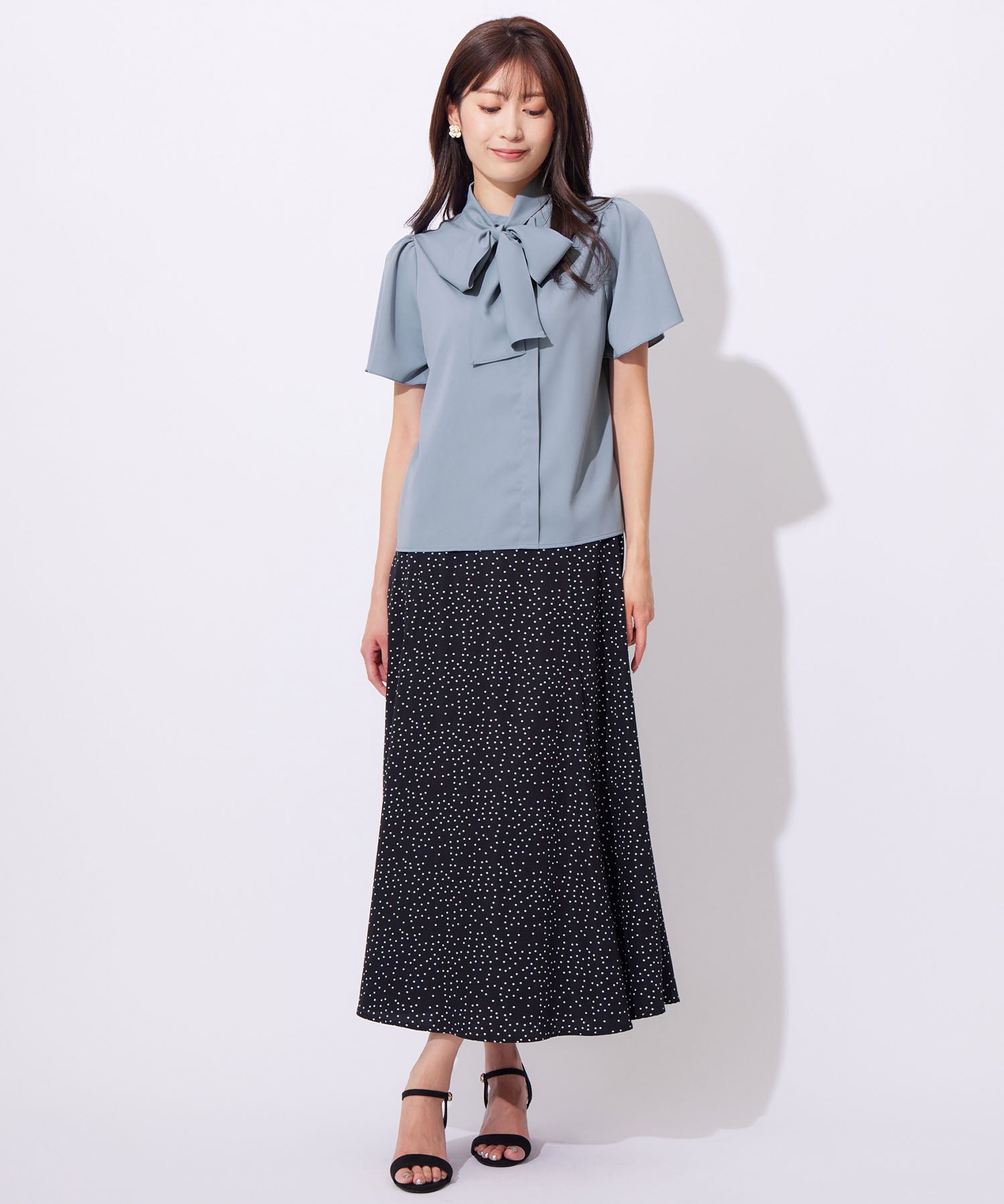 Alotta Alotta [聯繫人] 2way珍珠般的弓領帶上衣