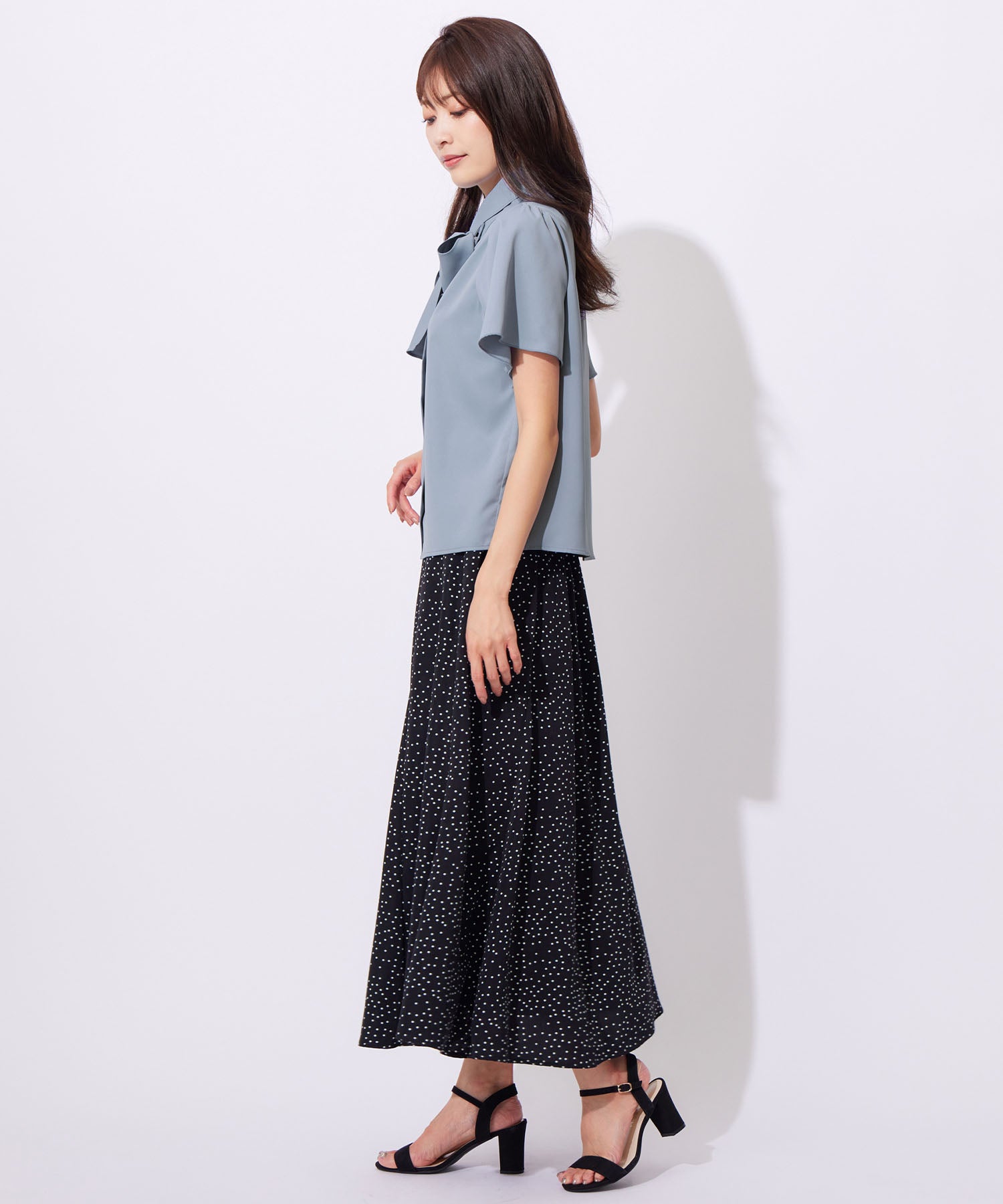 Alotta Alotta [聯繫人] 2way珍珠般的弓領帶上衣