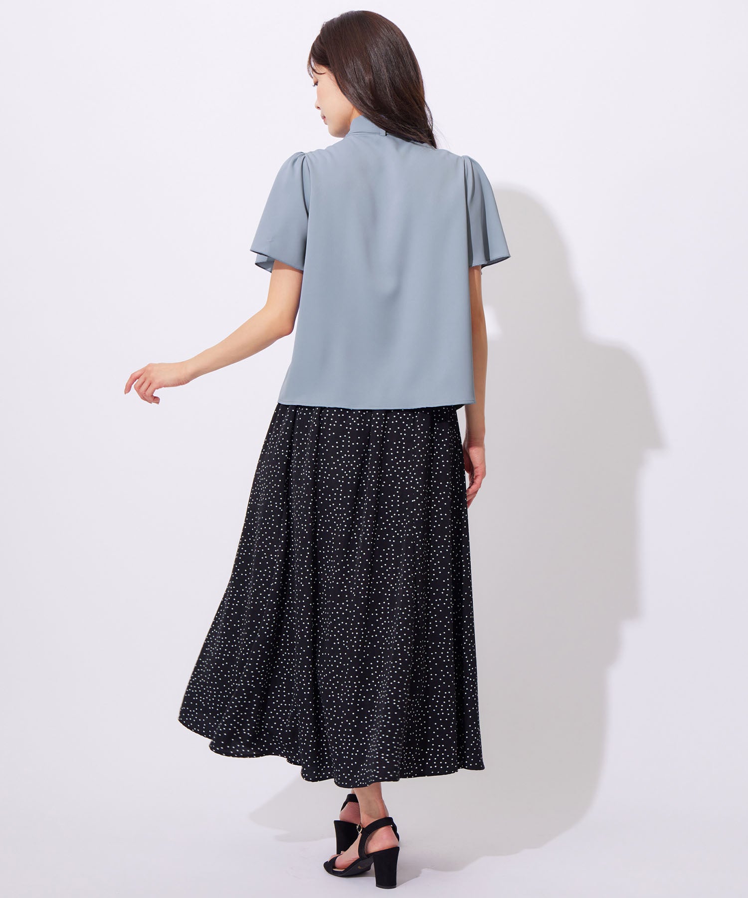 Alotta Alotta [聯繫人] 2way珍珠般的弓領帶上衣