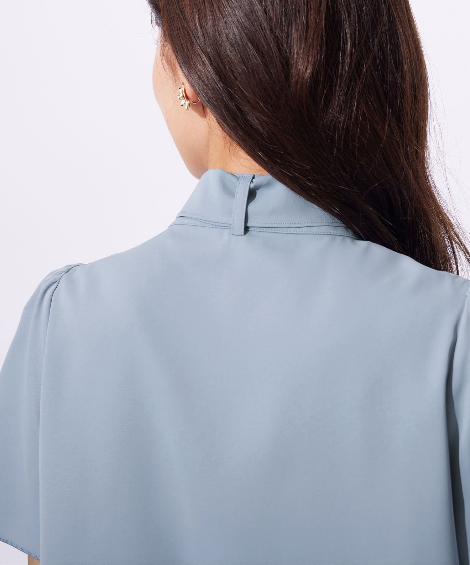 Alotta Alotta [聯繫人] 2way珍珠般的弓領帶上衣