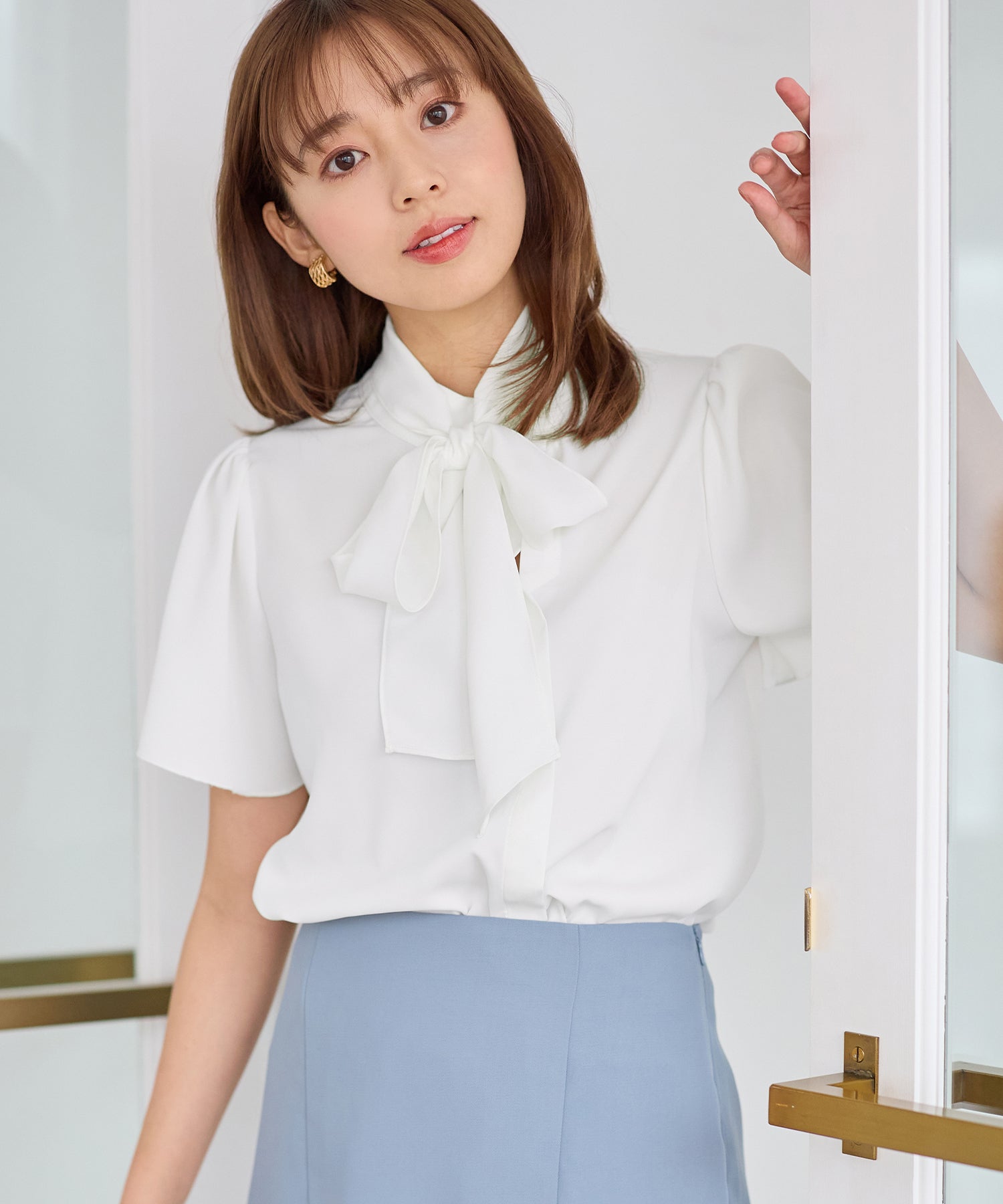 Alotta Alotta [聯繫人] 2way珍珠般的弓領帶上衣