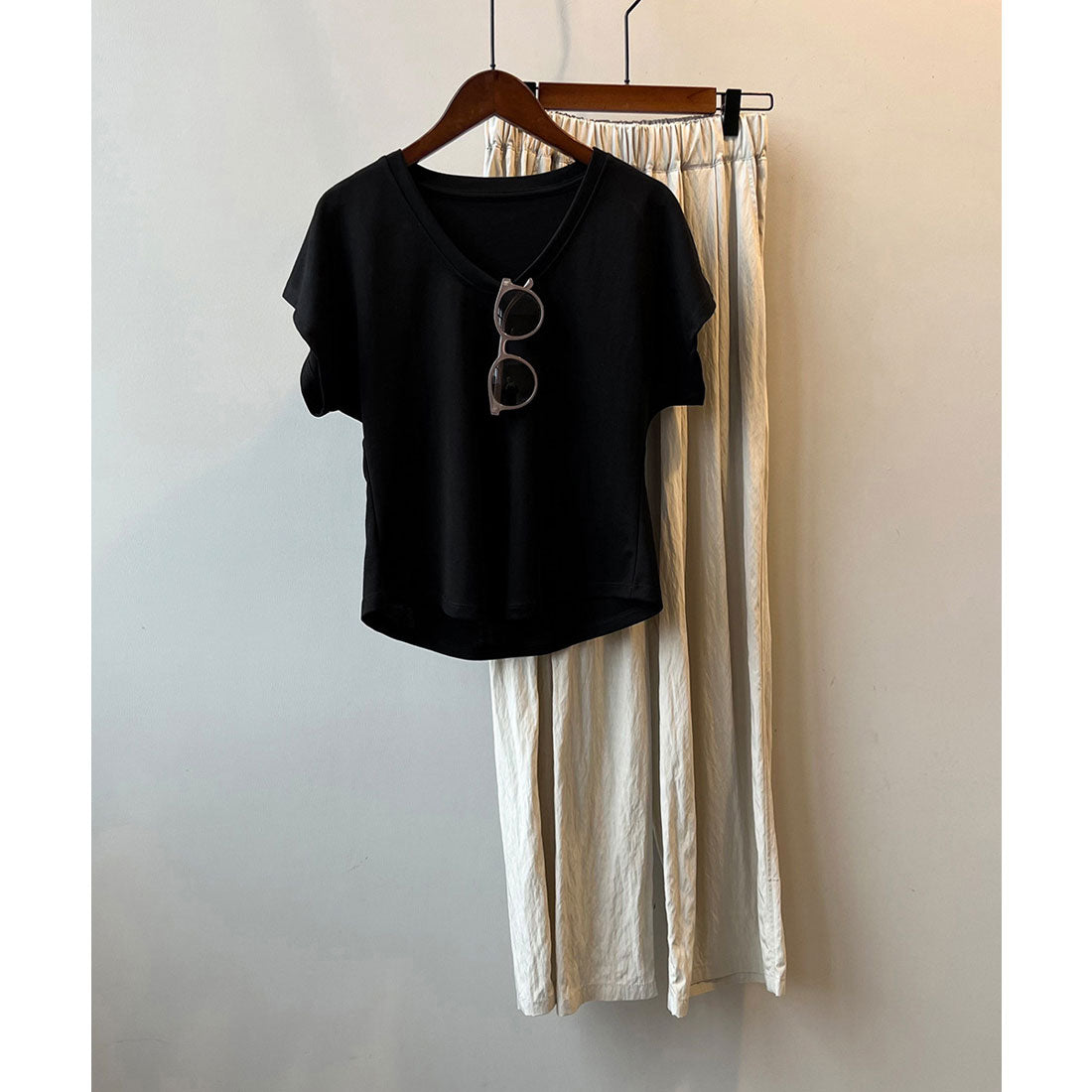 アイモン Aimoon Uネックカットソー 韓国風 半袖Tシャツ （ブラック） ブラック