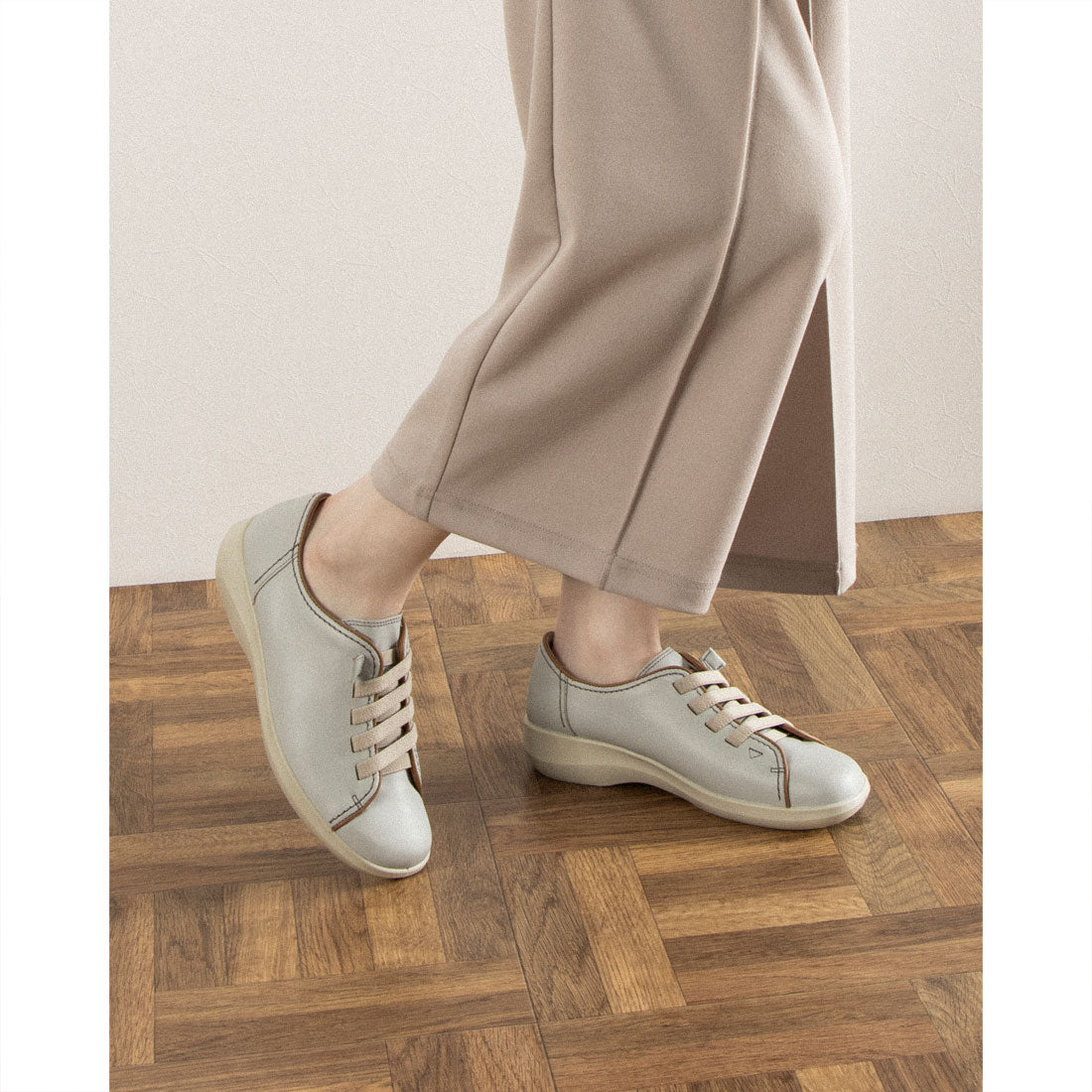 Achilles Sorbo Leather shoes with elastic laces