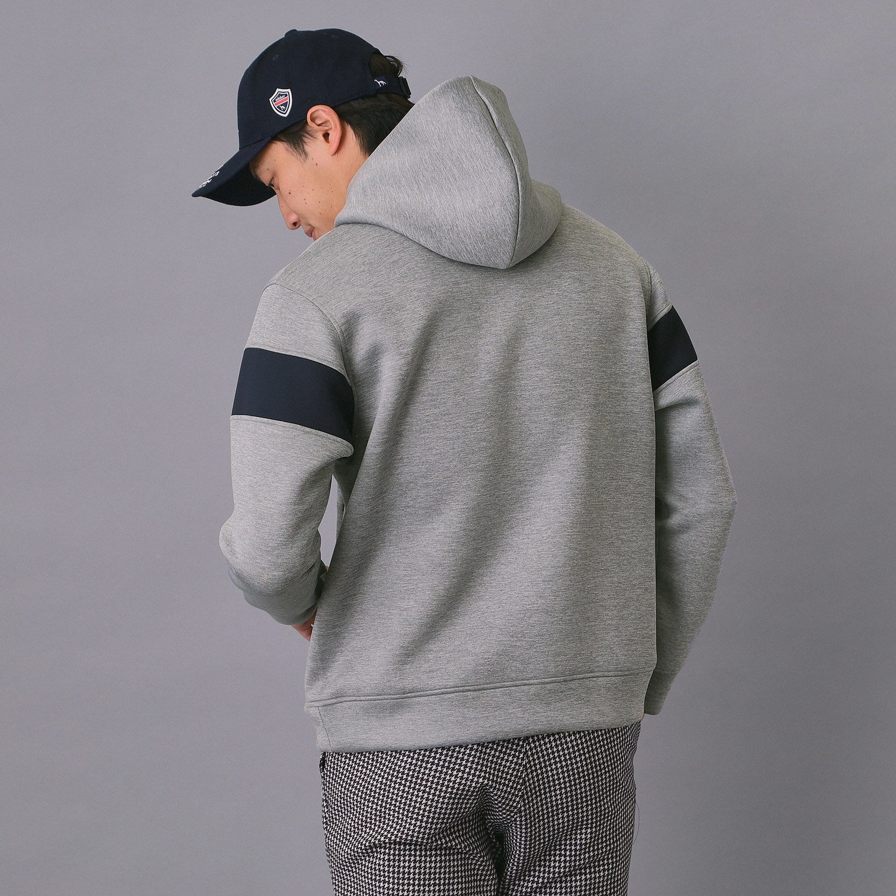 アダバット adabat 【新レーベル ADABAT NAVY】ブロッキングラインロゴフーディー （グレー(012)） グレー(012)