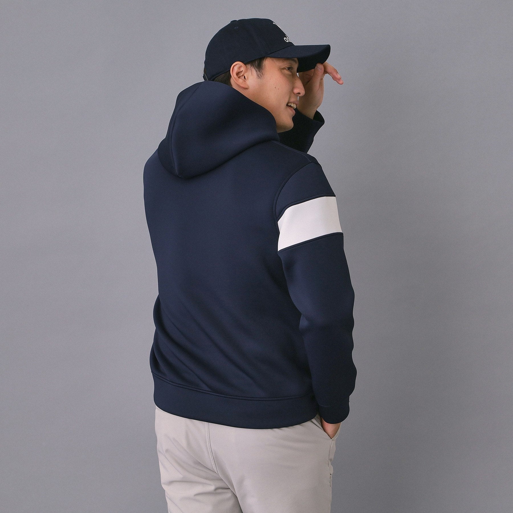 アダバット adabat 【新レーベル ADABAT NAVY】ブロッキングラインロゴフーディー （グレー(012)） グレー(012)