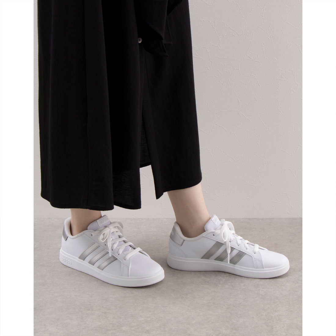 アディダス adidas GRANDCOURT 2.0K（アディダス グランドコート 2.0K） （フットウェアホワイト/マットシルバー/マットシルバー） フットウェアホワイト/マットシルバー/マットシルバー