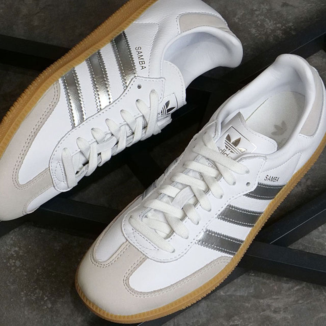 アディダス adidas SAMBA OG W フットウェアホワイト/シルバーメタリック/グレーワン [NJI73/JI2725] （フットウェアホワイト/シルバーメタリック/グレーワン） フットウェアホワイト/シルバーメタリック/グレーワン