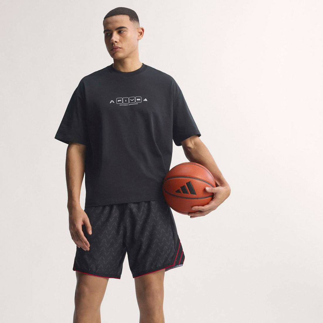 アディダス adidas アンソニー・エドワーズ ワールド オブ ファイブ 半袖Tシャツ（ANTHONY EDWARDS WORLD OF FIVE SHORT-SLEEVE TEE） （Black / White） Black / White