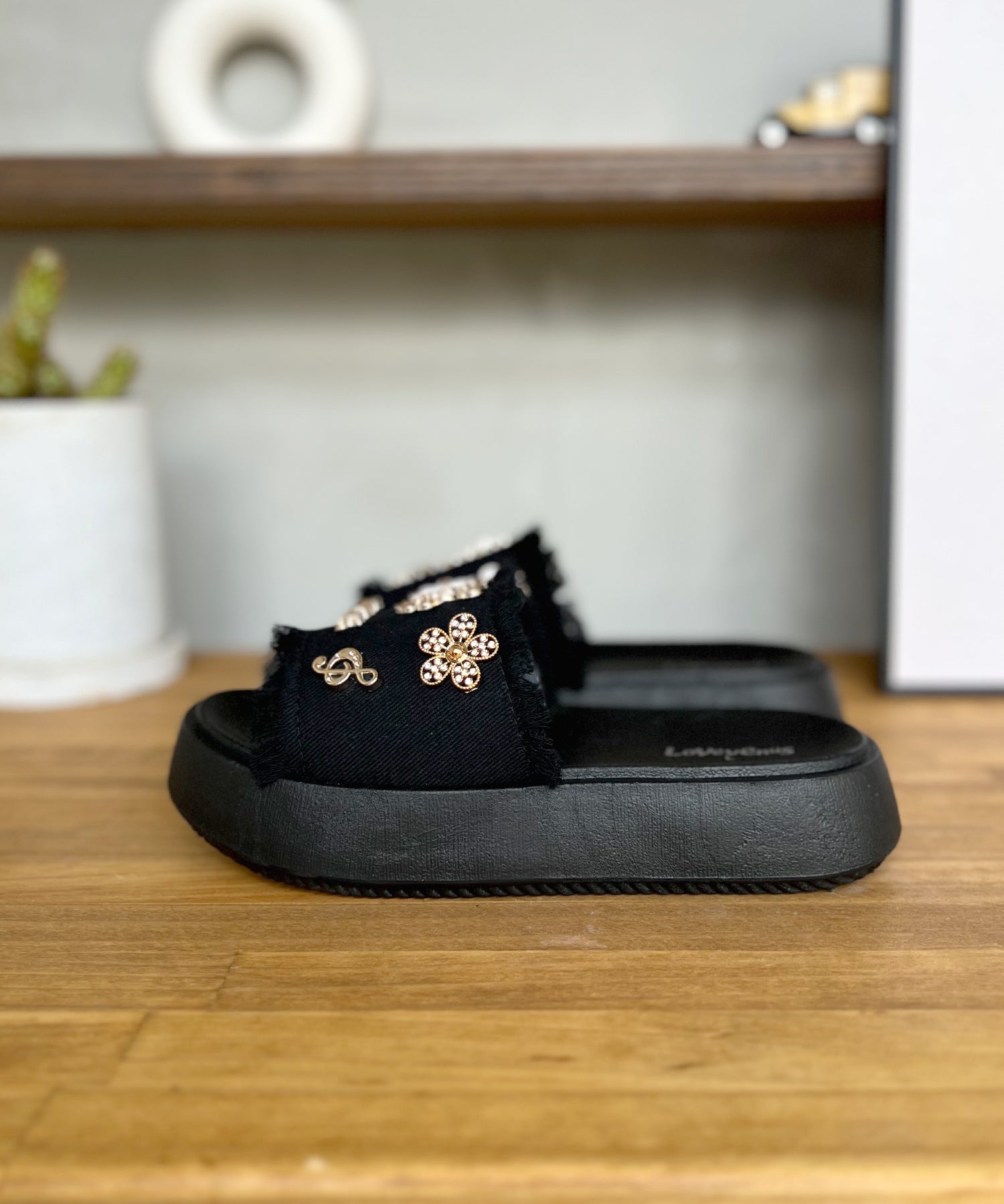 アドット adottona 【軽量】モチーフつきフリンジシャワーサンダル【厚底】 （BLK） BLK