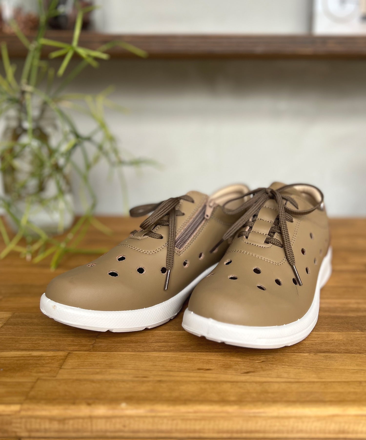 アドット adottona 【軽量】ファスナー付きパンチングコンフォートスニーカー （OAK） OAK