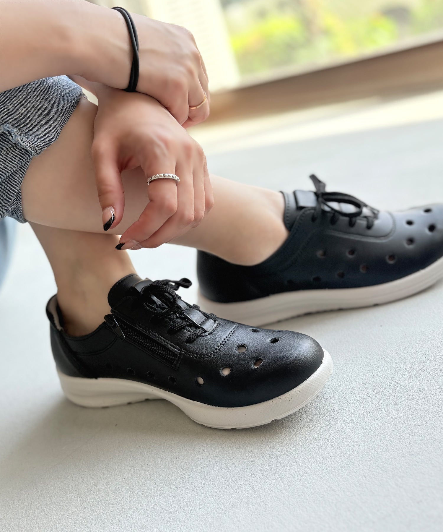 アドット adottona 【軽量】ファスナー付きパンチングコンフォートスニーカー （BLK） BLK