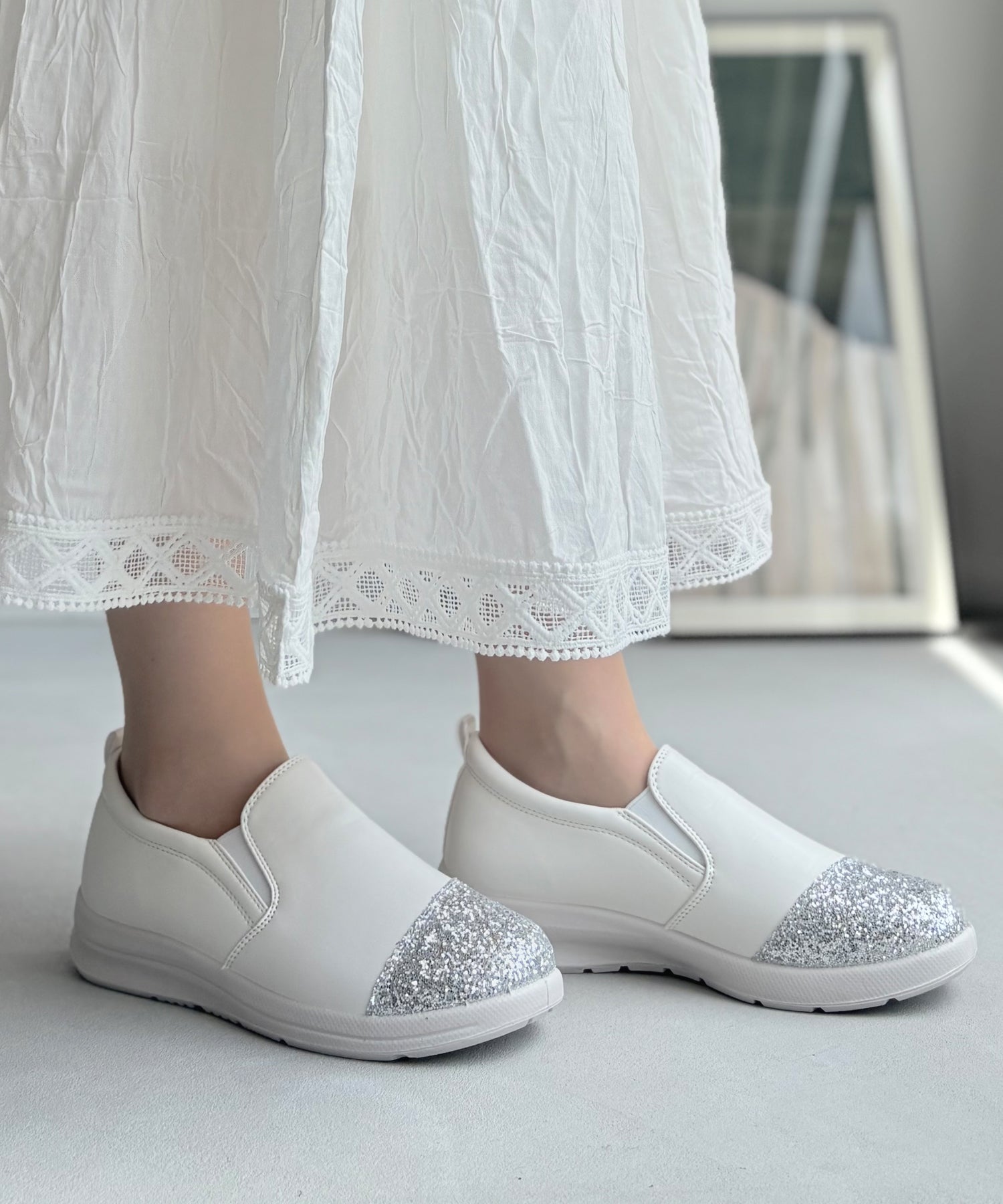 アドット adottona 【軽量】アシメグリッタースリッポン （WHT） WHT