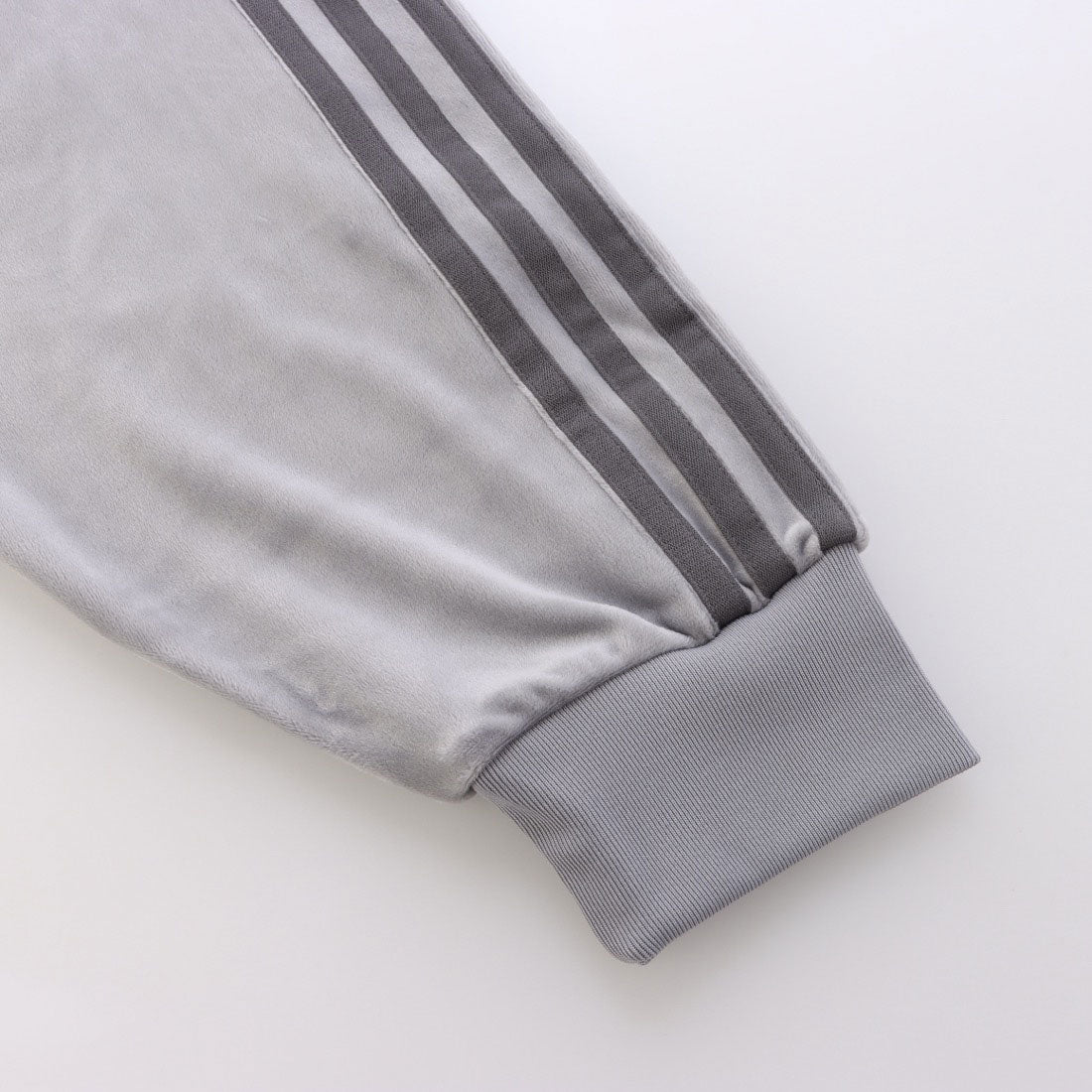 アディダス オリジナルス adidas Originals ベッケンバウアー ベロア トラックトップジャージ JM2271 シルバー メンズ レディース （LIGHT ONIX(JM2271)） LIGHT ONIX(JM2271)