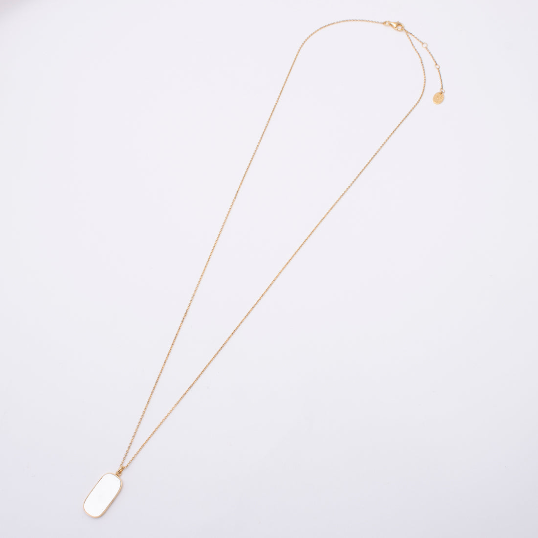 アガタ パリ AGATHA PARIS MOPAネックレス、オーバルペンダント、マザーオブパール／ゴールド （マザーオブパール／ゴールド） マザーオブパール／ゴールド