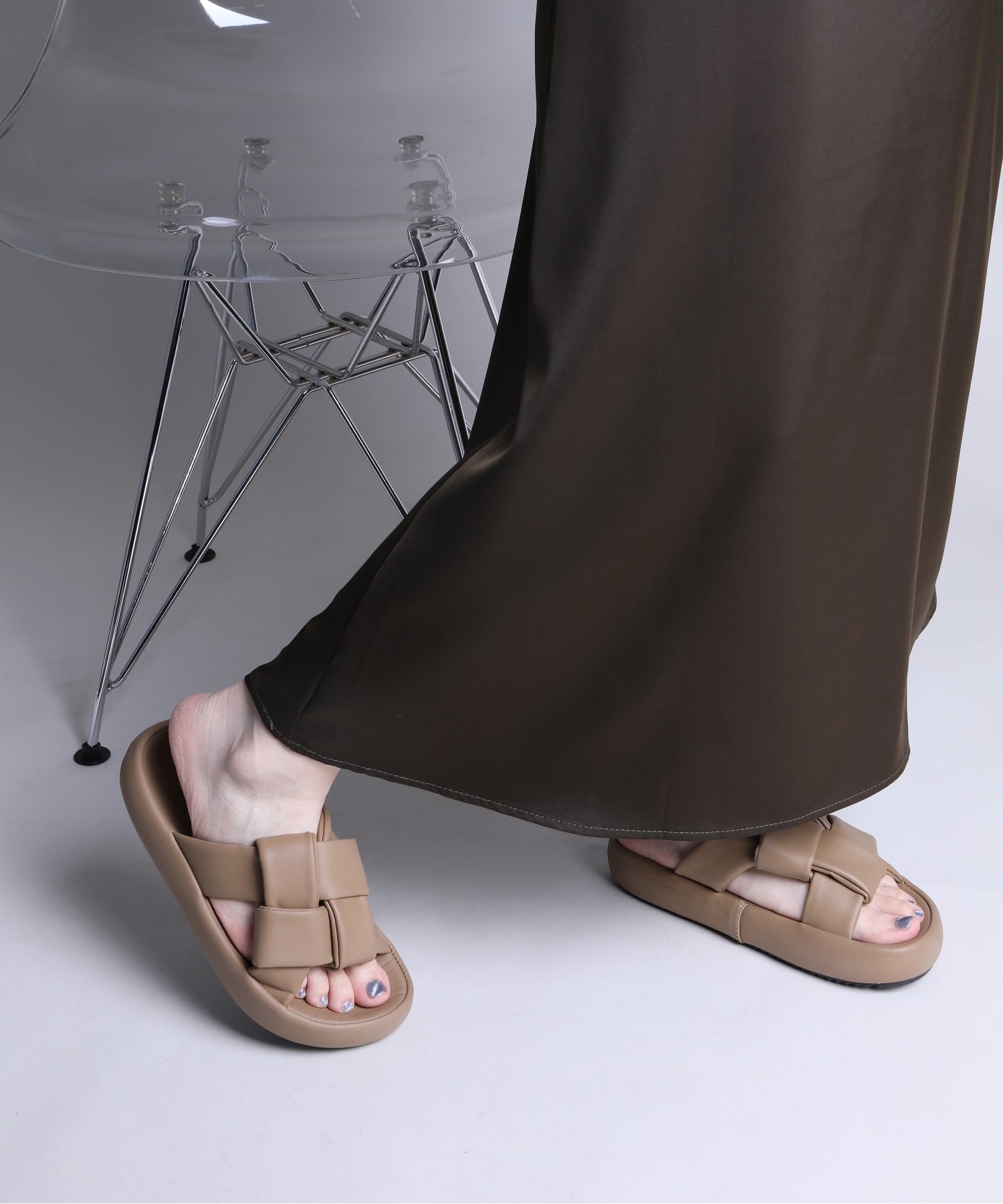 アイモハ aimoha 【shoes365】交差ストラップデザインサンダル （ベージュ） ベージュ