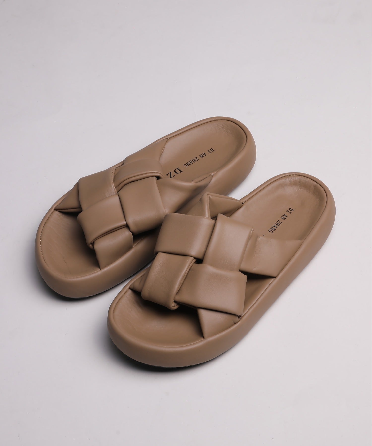 アイモハ aimoha 【shoes365】交差ストラップデザインサンダル （ベージュ） ベージュ