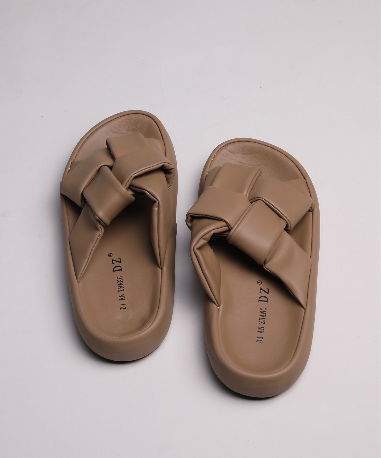 アイモハ aimoha 【shoes365】交差ストラップデザインサンダル （ベージュ） ベージュ