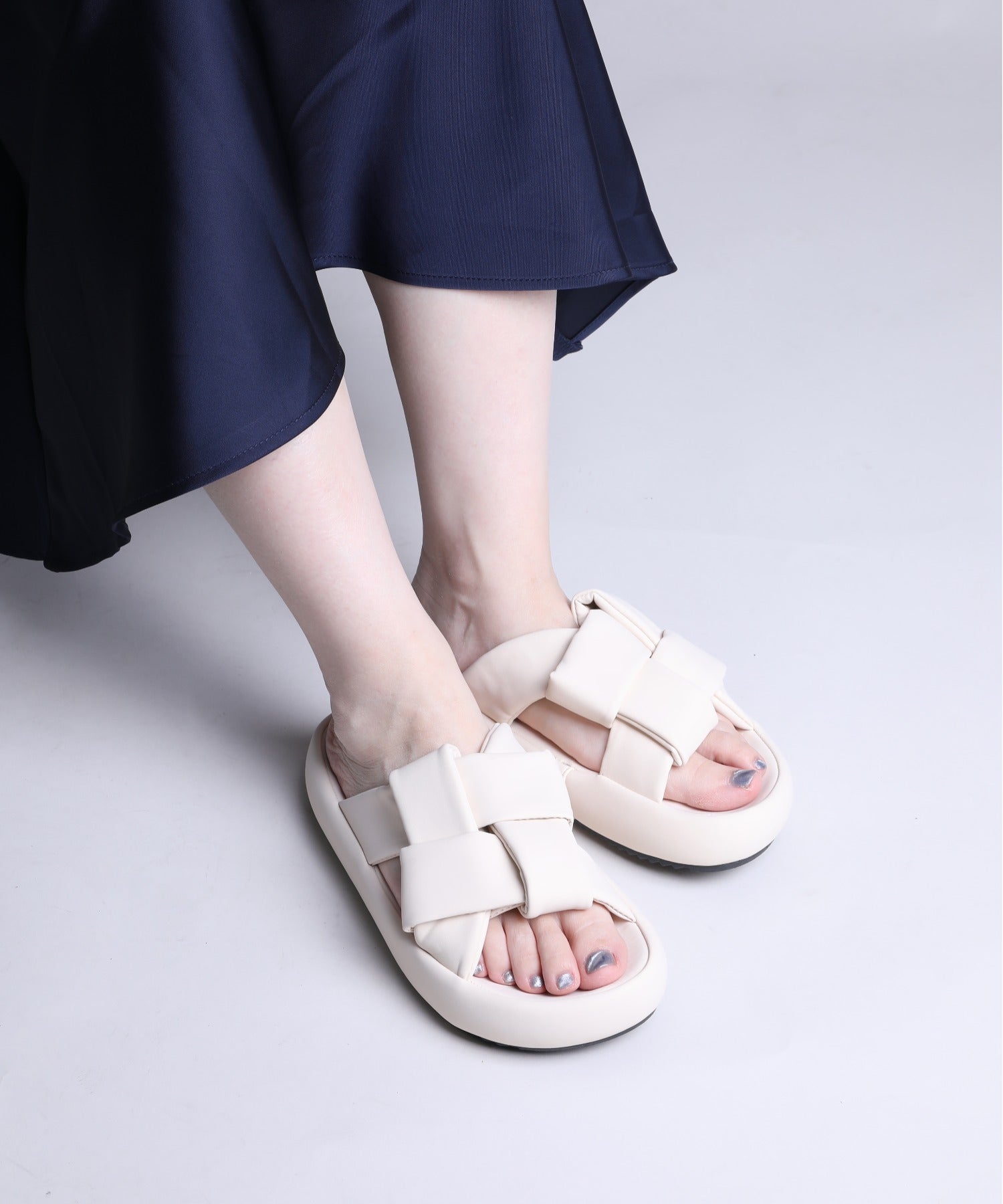 アイモハ aimoha 【shoes365】交差ストラップデザインサンダル （オフホワイト） オフホワイト