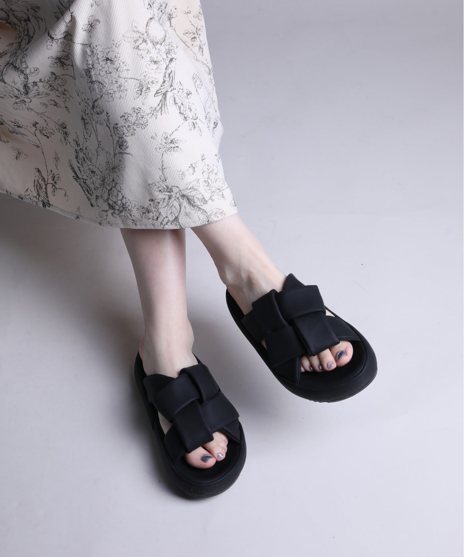 アイモハ aimoha 【shoes365】交差ストラップデザインサンダル （ブラック） ブラック