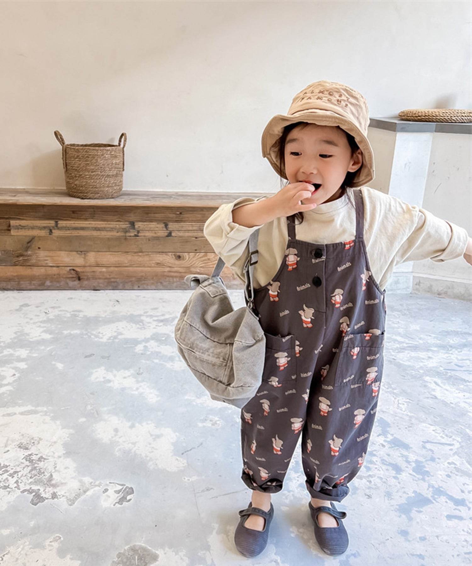 アイモハ aimoha aimohaーKIDSー 可愛い総柄プリントサロペット