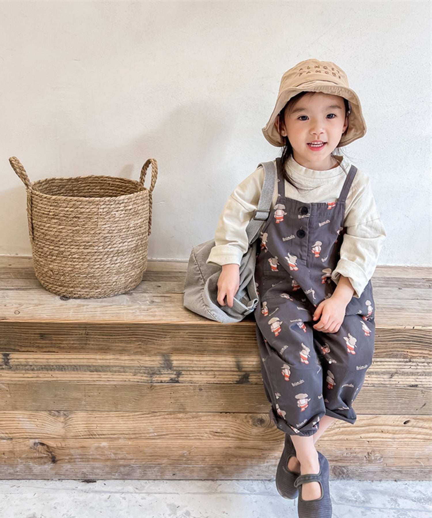 アイモハ aimoha aimohaーKIDSー 可愛い総柄プリントサロペット