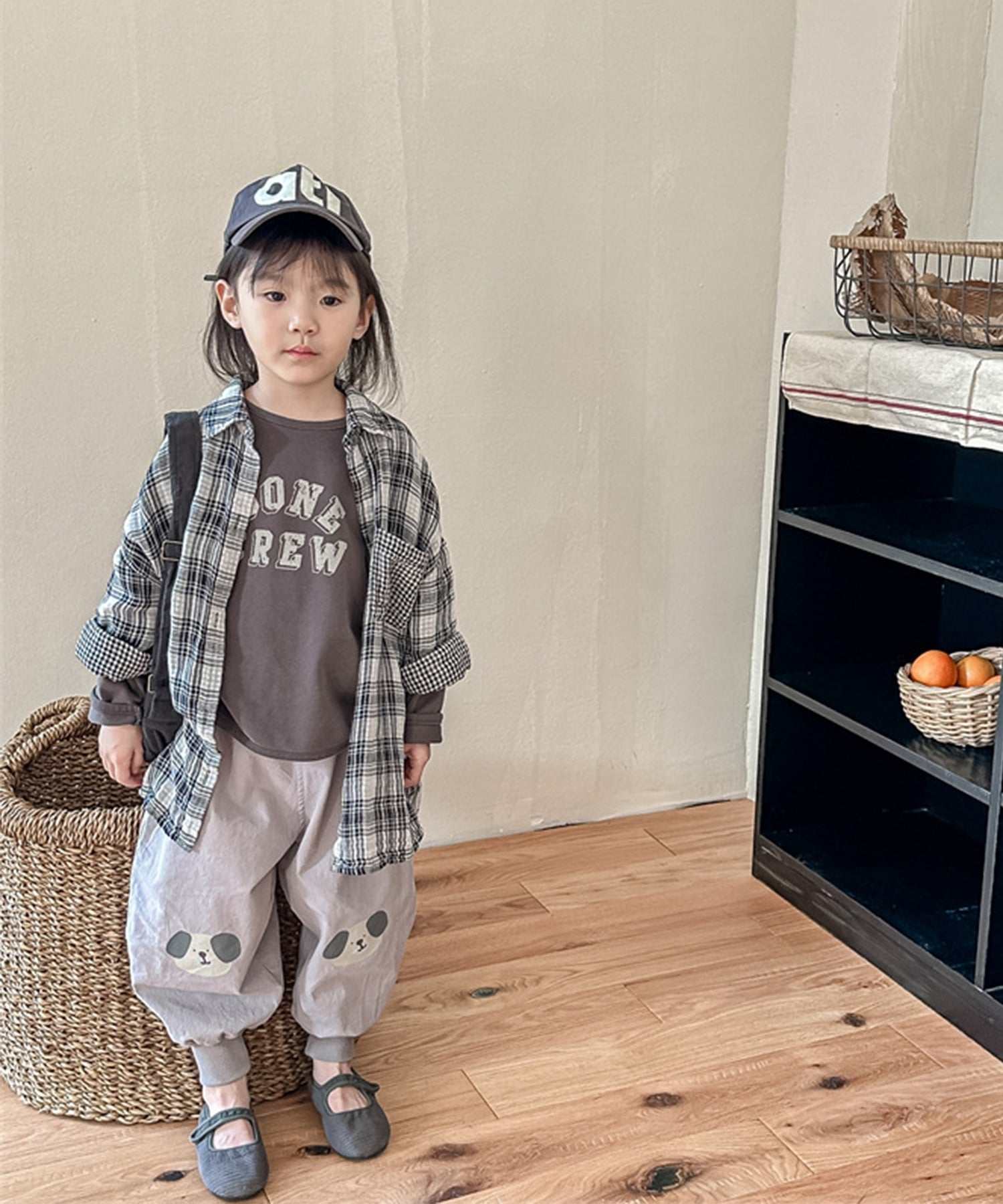アイモハ aimoha 【aimohaーKIDSー】韓国子供服 可愛い猫ワッペンプリント裾絞りパンツ