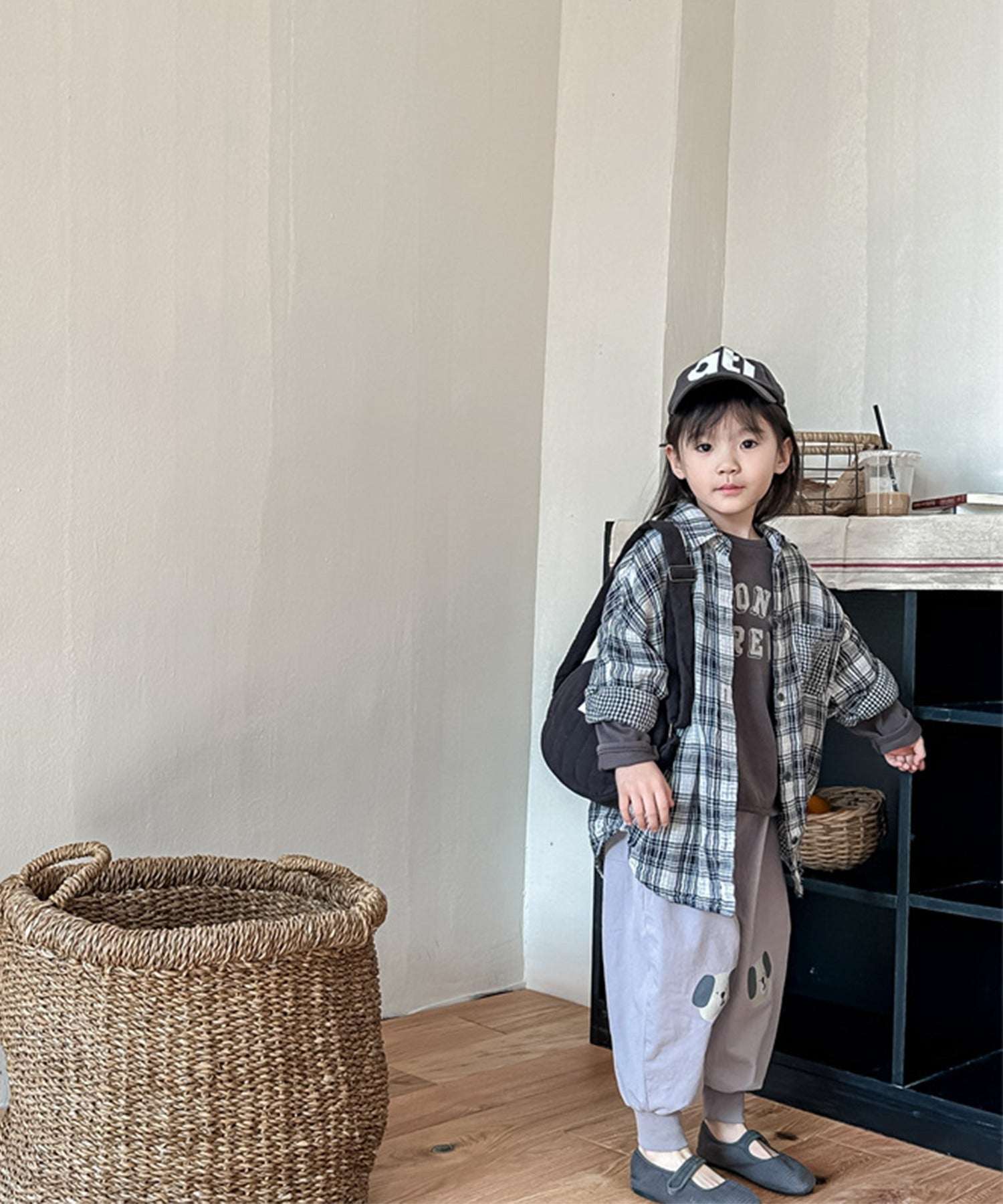 アイモハ aimoha 【aimohaーKIDSー】韓国子供服 可愛い猫ワッペンプリント裾絞りパンツ