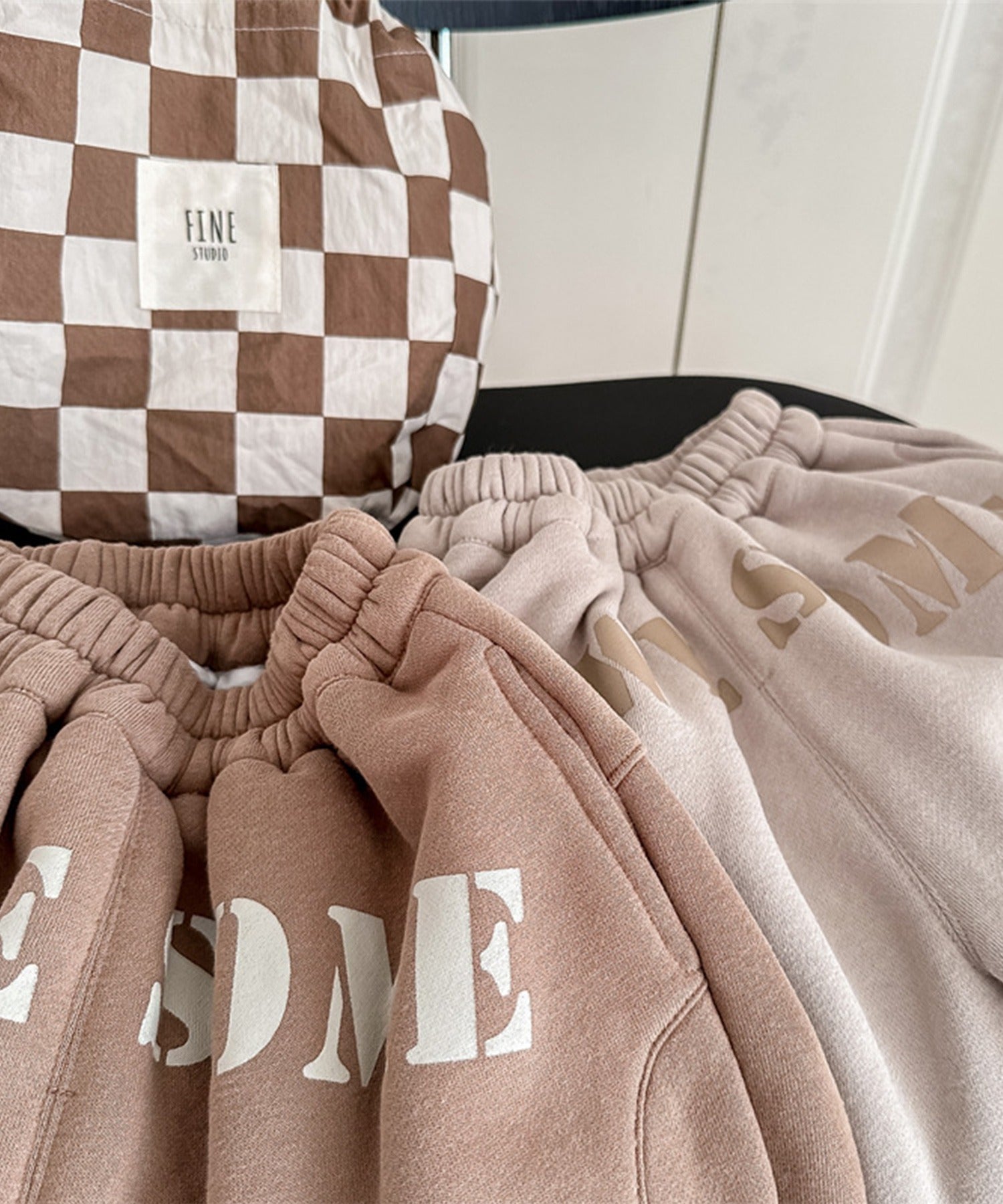 aimoha 【aimoha-KIDS】 Korean children's clothing Unique English letter print fleece-lined sweatpants