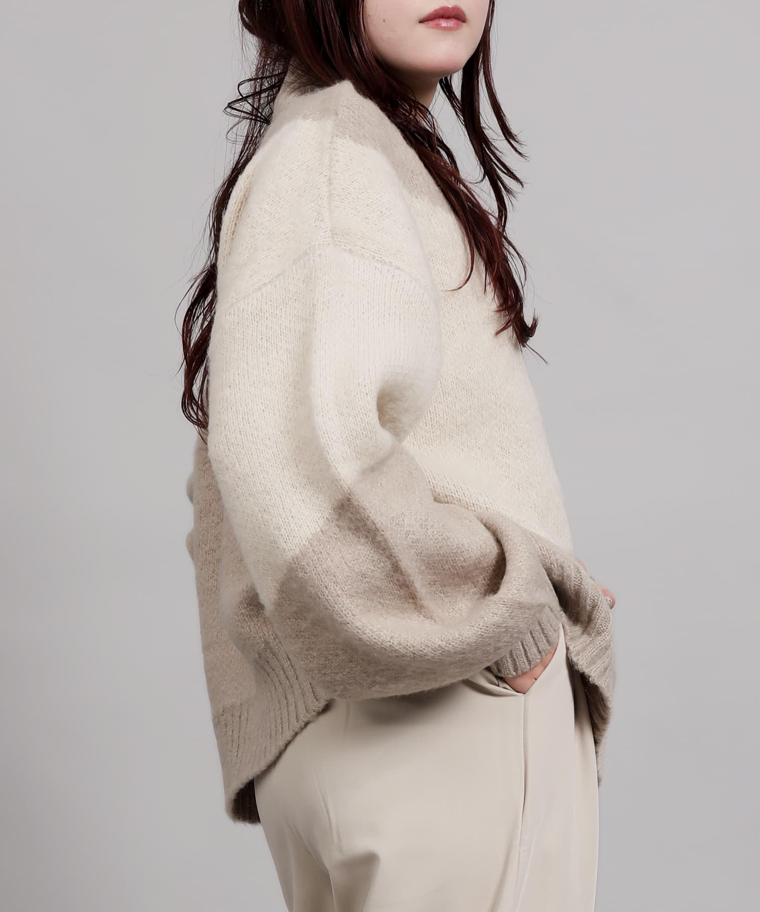 アイモハ aimoha aimoha/配色起毛モックネックニット （グレージュ） グレージュ